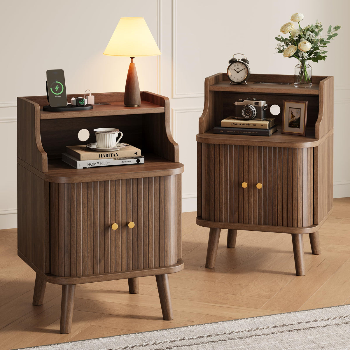 Mid Century Modern Nightstand Set of 2 with Charging Station R725668